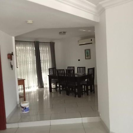 Appartement Tricia'S Place - One Family At A Time à Accra Extérieur photo