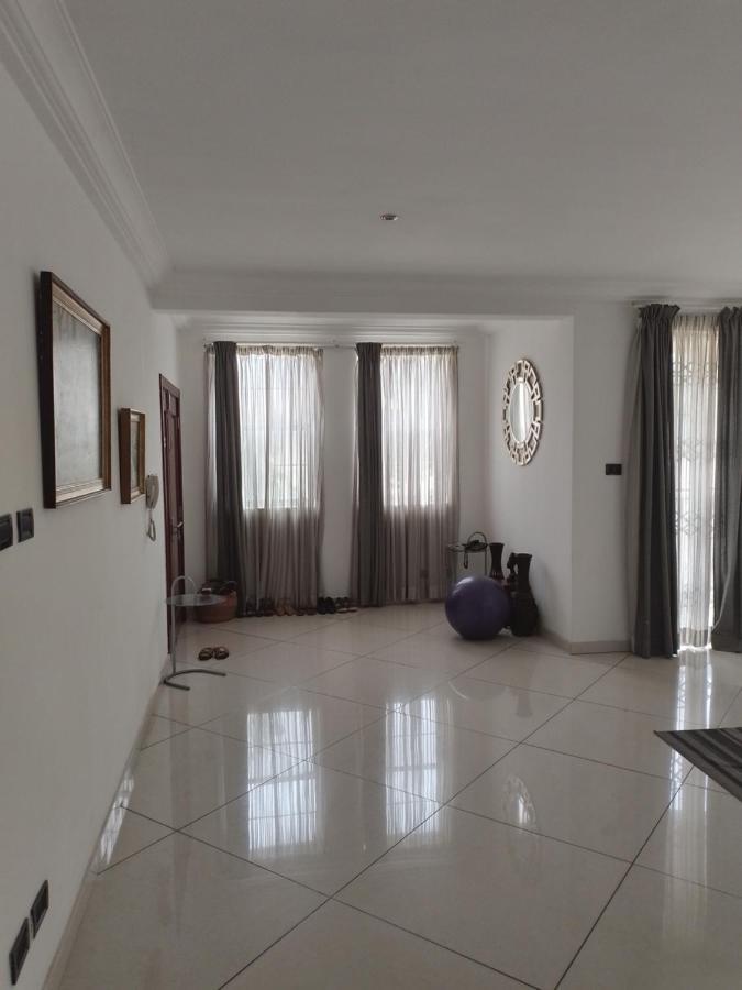 Appartement Tricia'S Place - One Family At A Time à Accra Extérieur photo