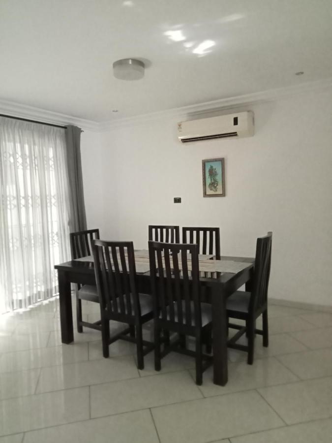 Appartement Tricia'S Place - One Family At A Time à Accra Extérieur photo