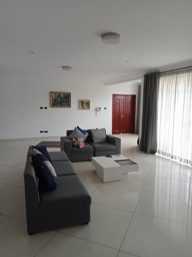Appartement Tricia'S Place - One Family At A Time à Accra Extérieur photo